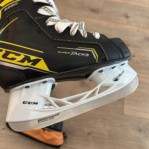 Junior CCM Super Tacks Youth Ice Skates - Picture 4 of 5